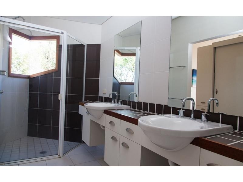 8 Pratt Court, Point Lookout, Point Lookout QLD 4183