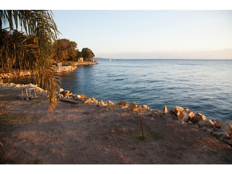 2 Birch Street, Amity Point QLD 4183