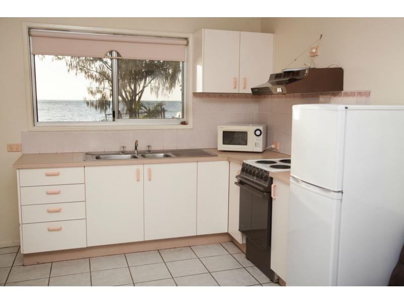 2 Birch Street, Amity Point QLD 4183