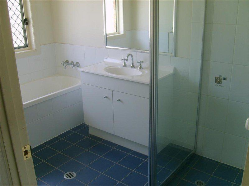 Duplex 2/4 Peregrine Court, Warwick QLD 4370