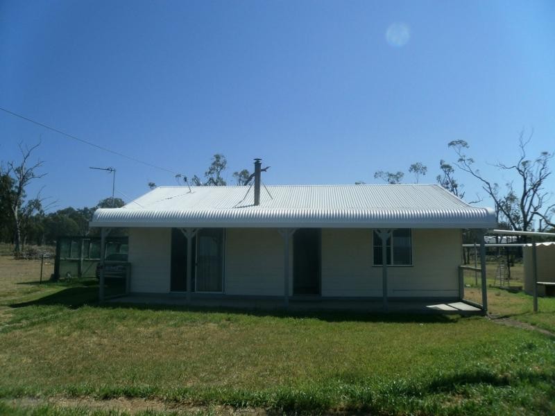 2762 Leyburn Cunningham Road, Pratten QLD 4370