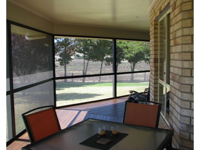 258 Swanfel Road, Swanfels QLD 4371