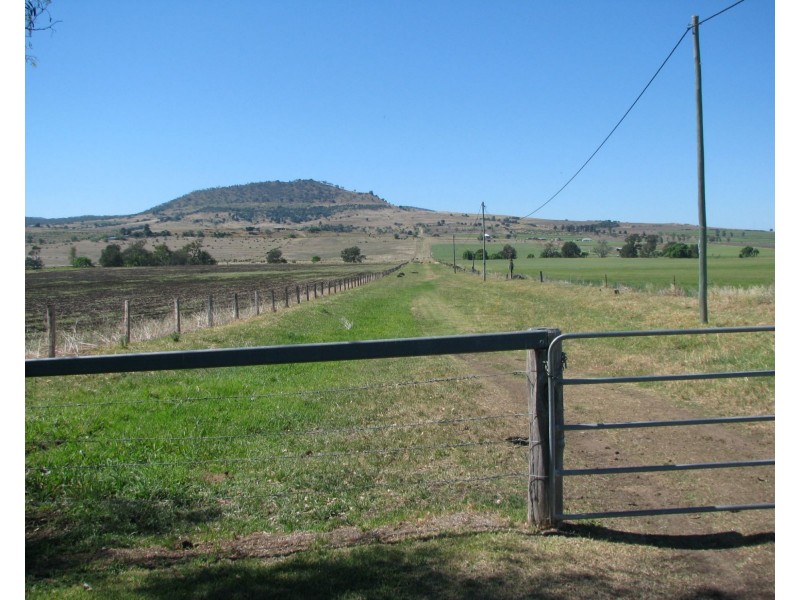 258 Swanfel Road, Swanfels QLD 4371