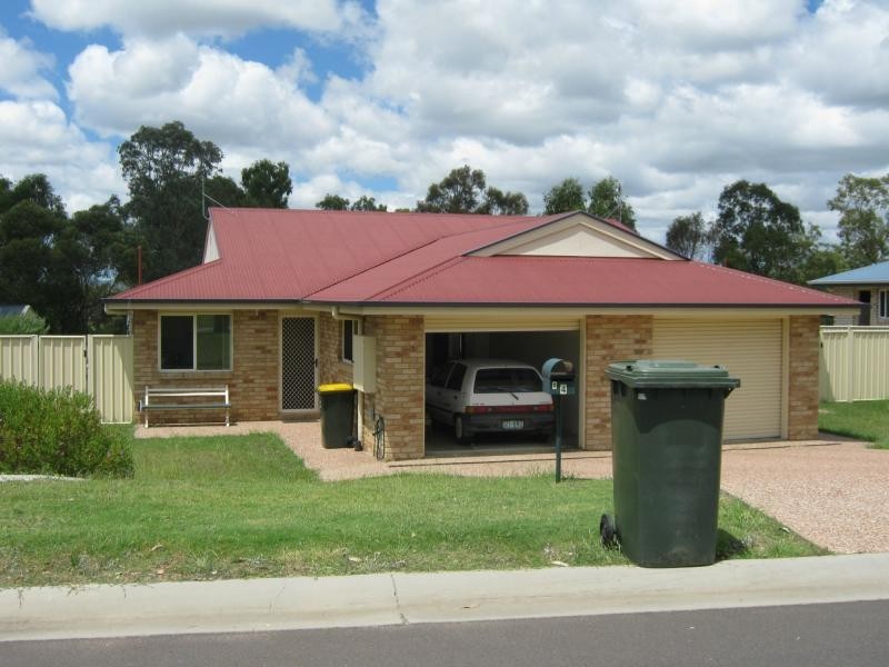 Duplex 1/4 Peregrine Street, Warwick QLD 4370