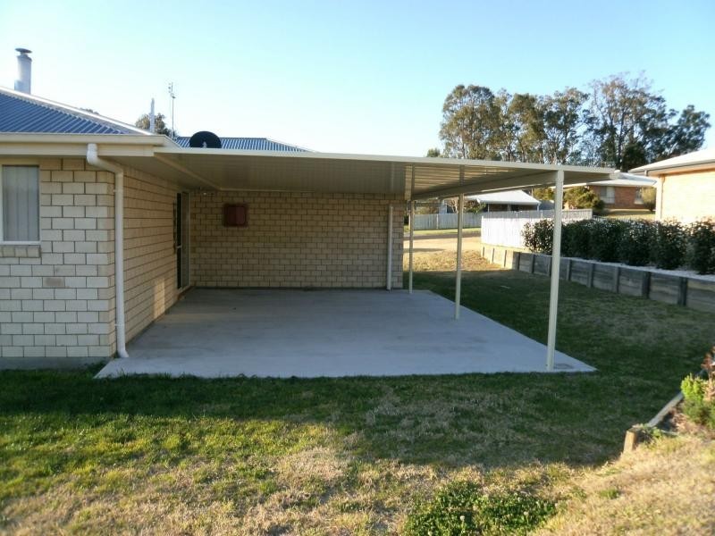 6 Lyons Crescent, Warwick QLD 4370