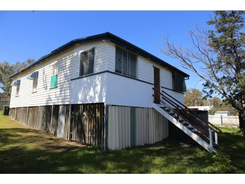 18 Railway Street, Karara QLD 4352