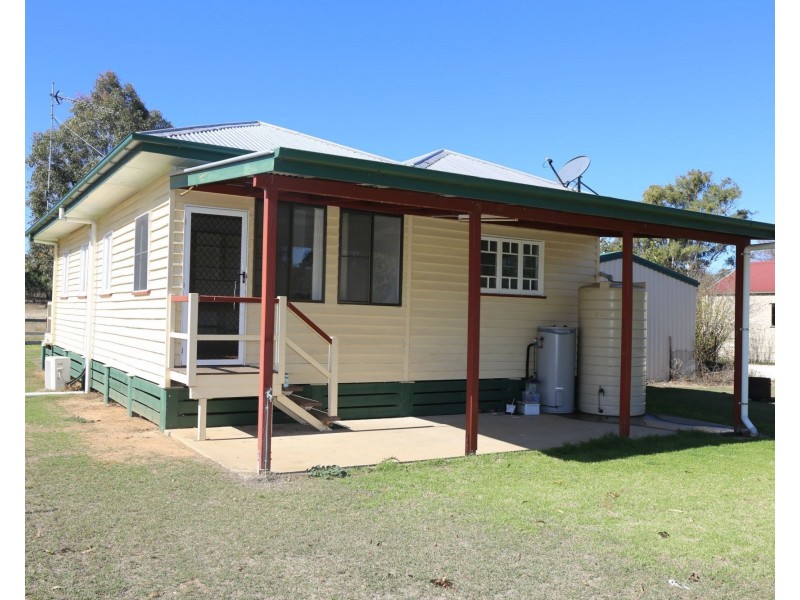 43 McIntyre Street, Leyburn QLD 4365
