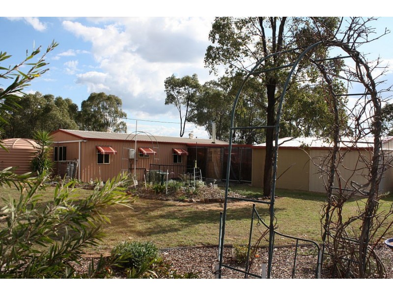 7 Leslie Lane, Hendon QLD 4362
