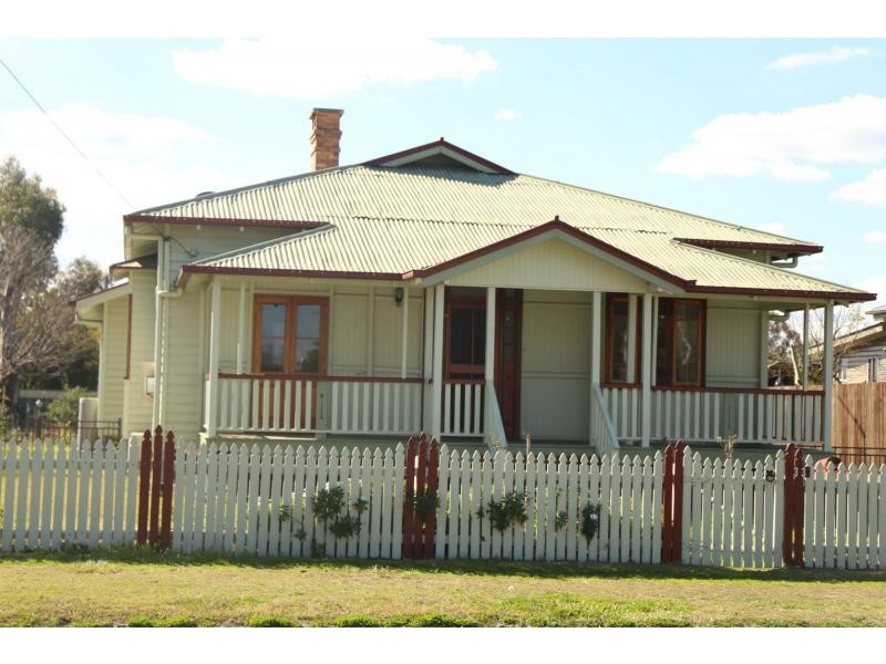 33 Locke Street, Warwick QLD 4370