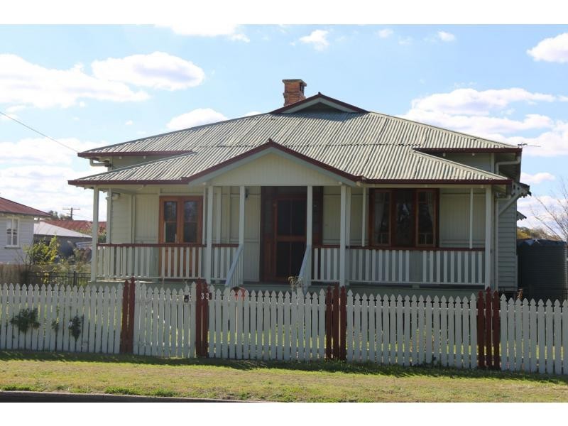 33 Locke Street, Warwick QLD 4370