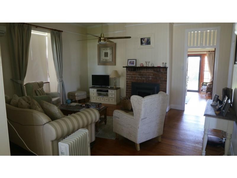 33 Locke Street, Warwick QLD 4370