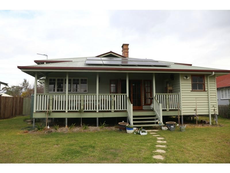 33 Locke Street, Warwick QLD 4370