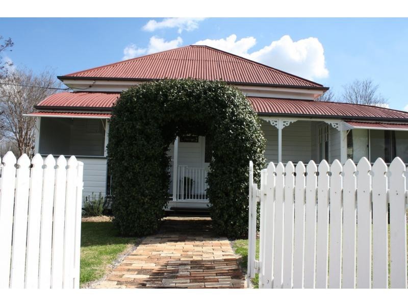 12 William Street, Allora QLD 4362