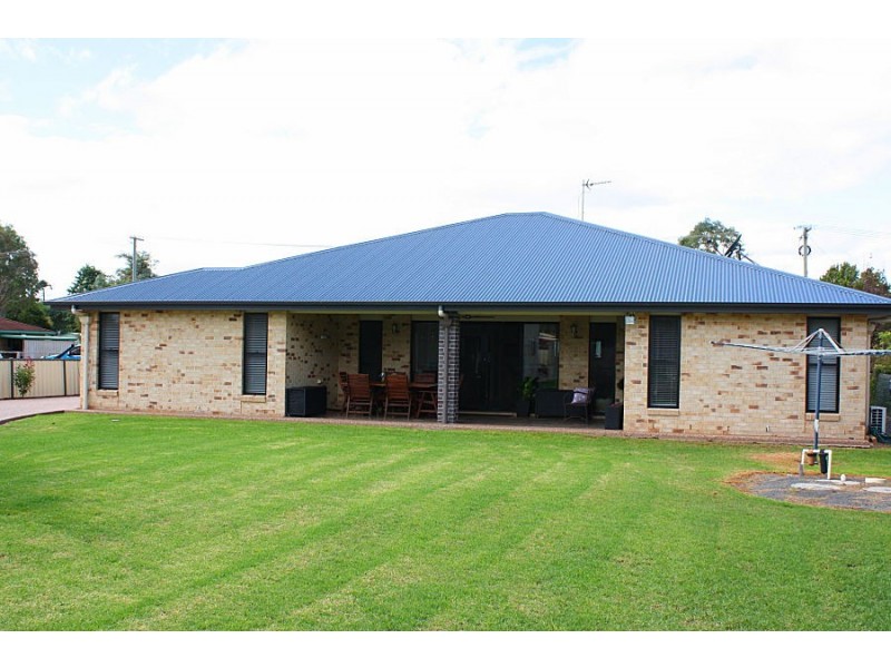 4 Norman Street, Allora QLD 4362