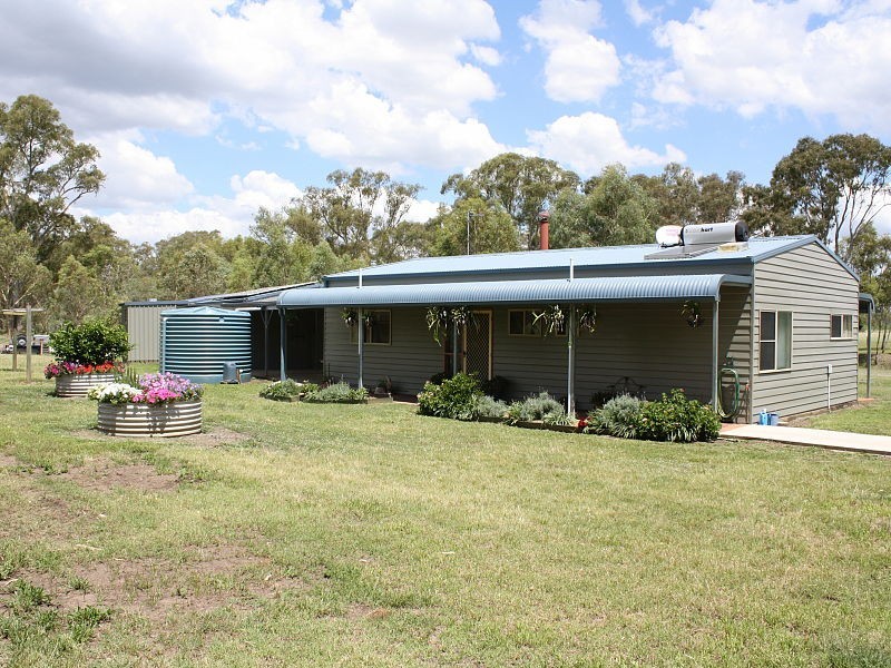 2369 Leyburn Cunningham Road, Pratten QLD 4370