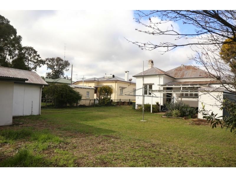 90 Percy Street, Warwick QLD 4370