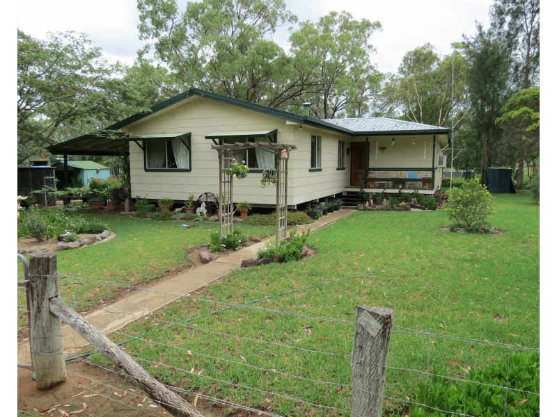 106 Maryvale Street St, Hendon QLD 4362