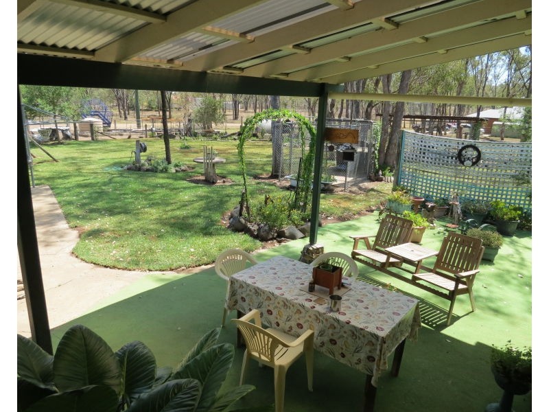 106 Maryvale Street St, Hendon QLD 4362