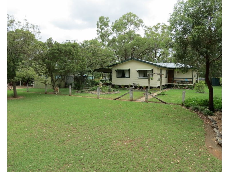 106 Maryvale Street St, Hendon QLD 4362