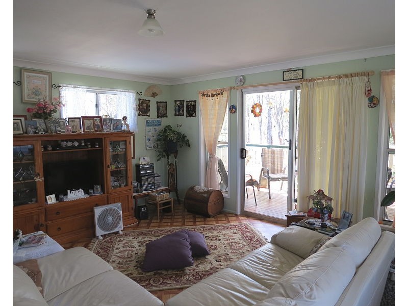 106 Maryvale Street St, Hendon QLD 4362