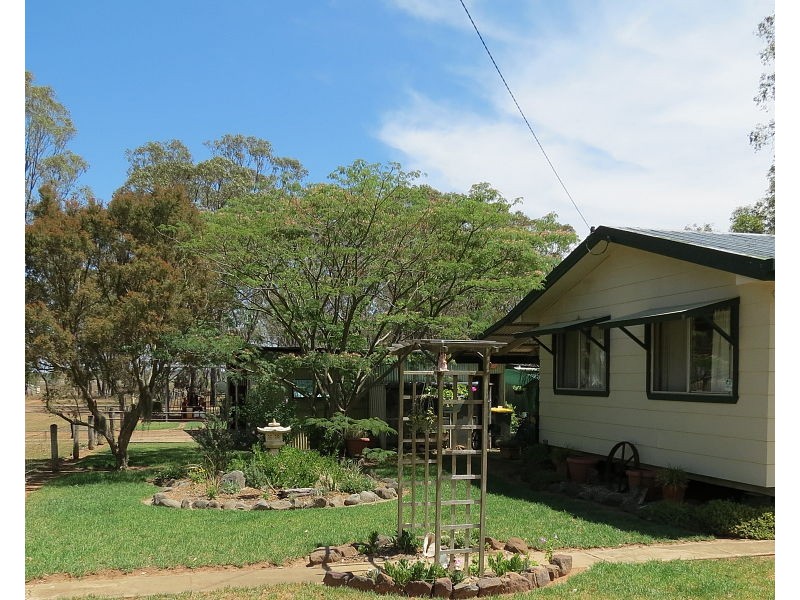 106 Maryvale Street St, Hendon QLD 4362
