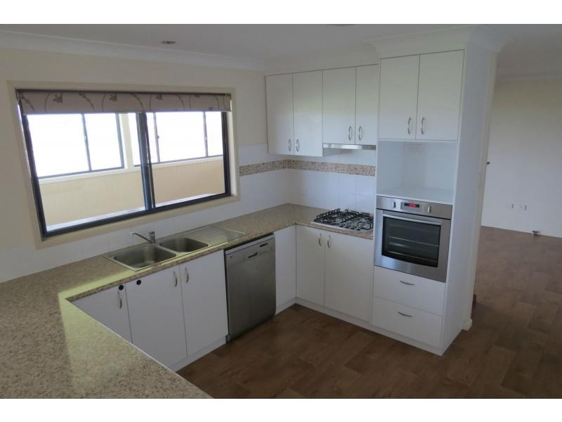 19 South Street, Allora QLD 4362