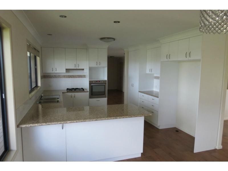 19 South Street, Allora QLD 4362