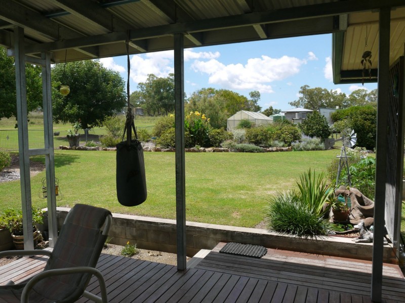 130 White Street, Pratten QLD 4370