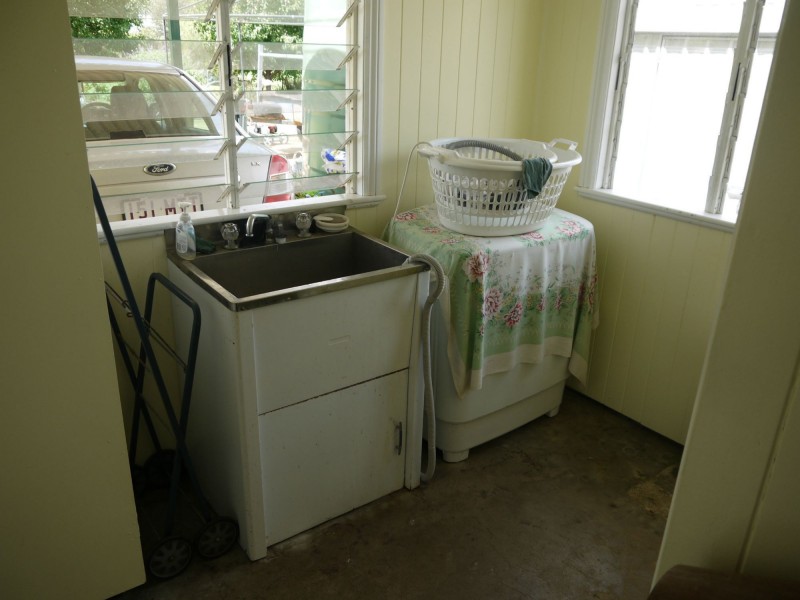 130 White Street, Pratten QLD 4370