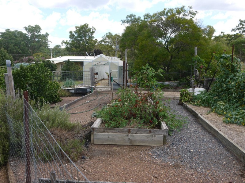 130 White Street, Pratten QLD 4370