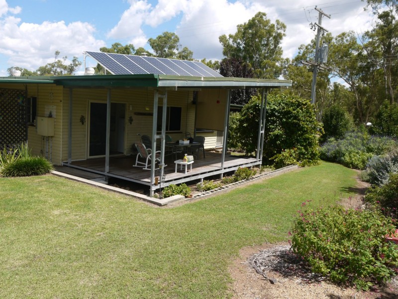 130 White Street, Pratten QLD 4370