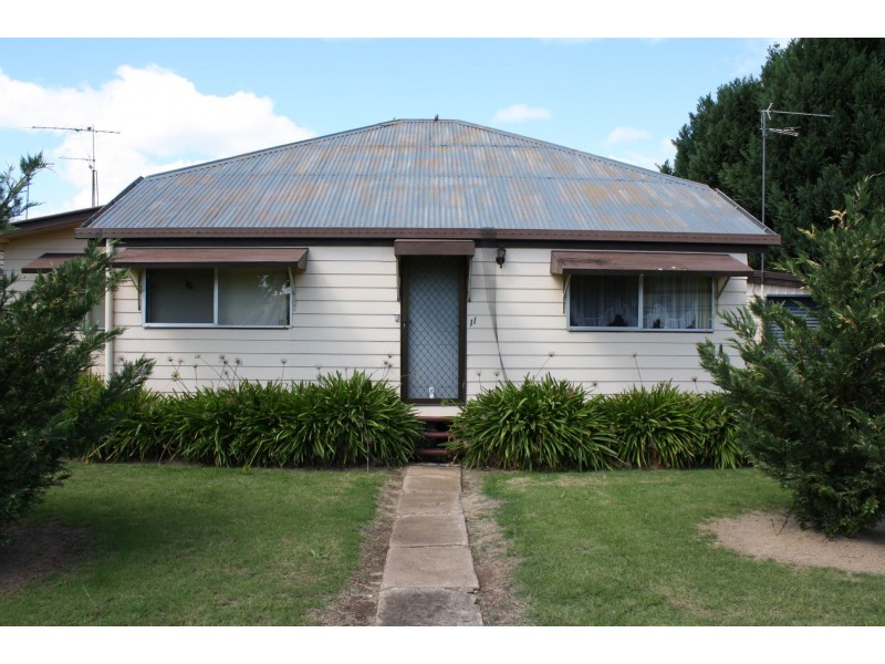 11 Forde Street, Allora QLD 4362
