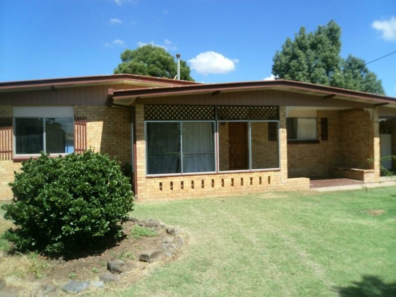 37 Drayton Street, Allora QLD 4362