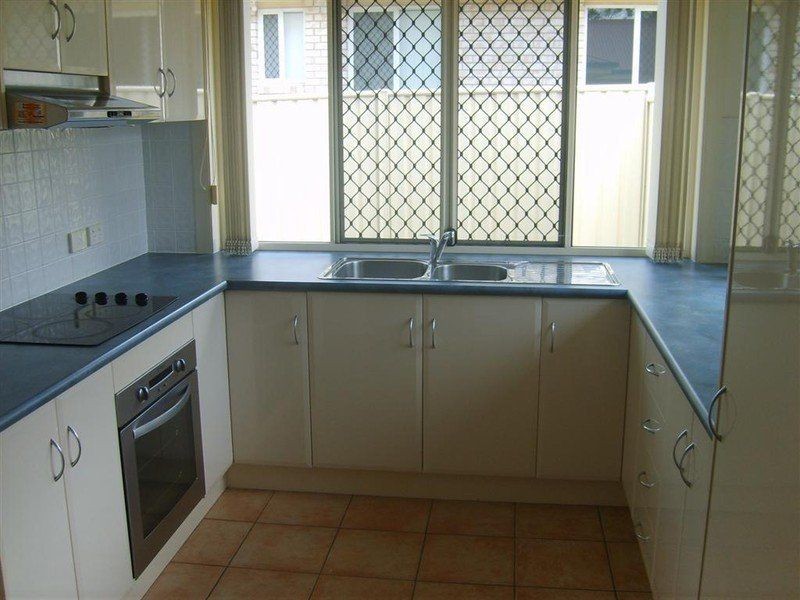 Duplex 2/4 Peregrine Court, Warwick QLD 4370