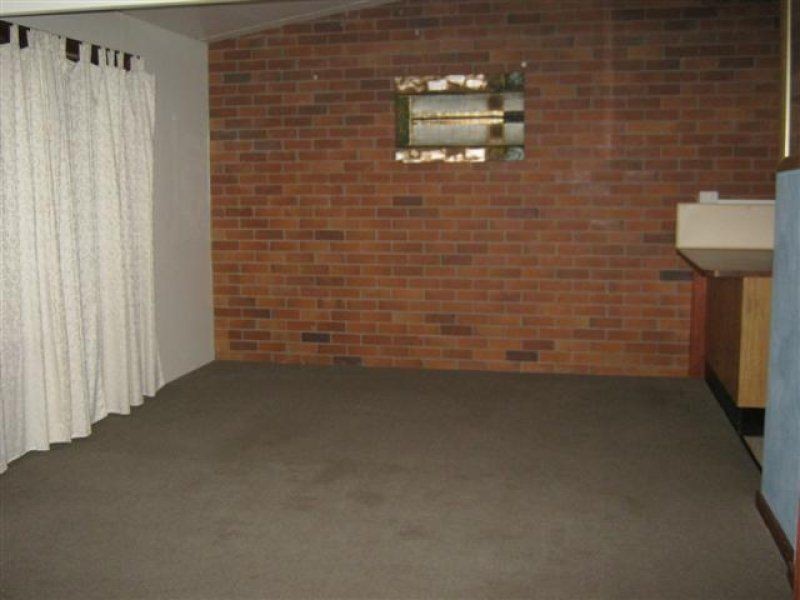 Unit 2/161 Wallace Street, Warwick QLD 4370