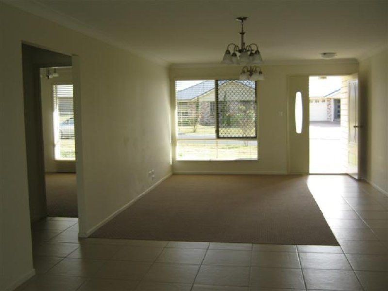 Unit UNIT 2/3 Coulsell Street, Warwick QLD 4370