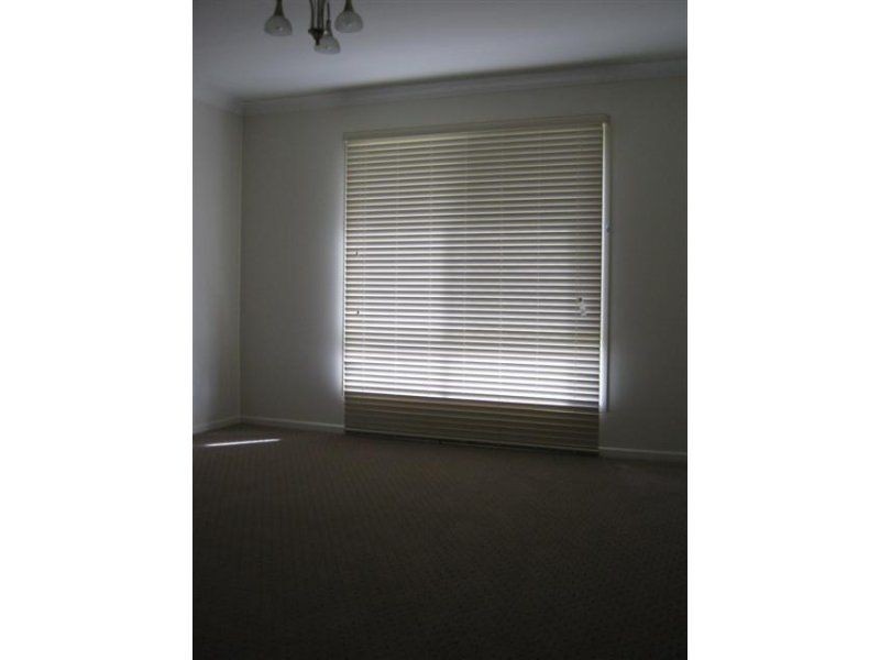 Unit UNIT 2/3 Coulsell Street, Warwick QLD 4370