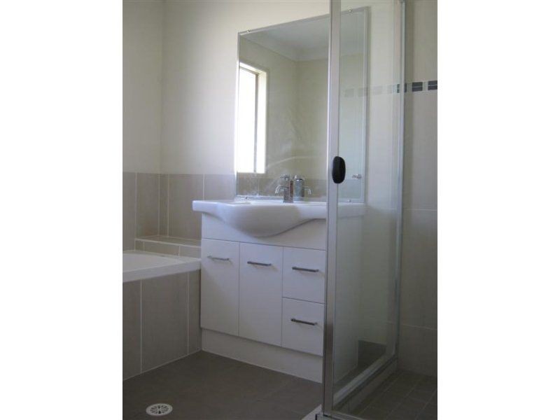 Unit UNIT 2/3 Coulsell Street, Warwick QLD 4370