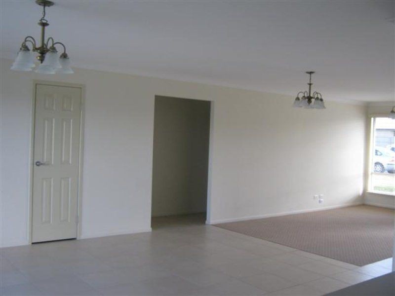 Unit UNIT 2/3 Coulsell Street, Warwick QLD 4370