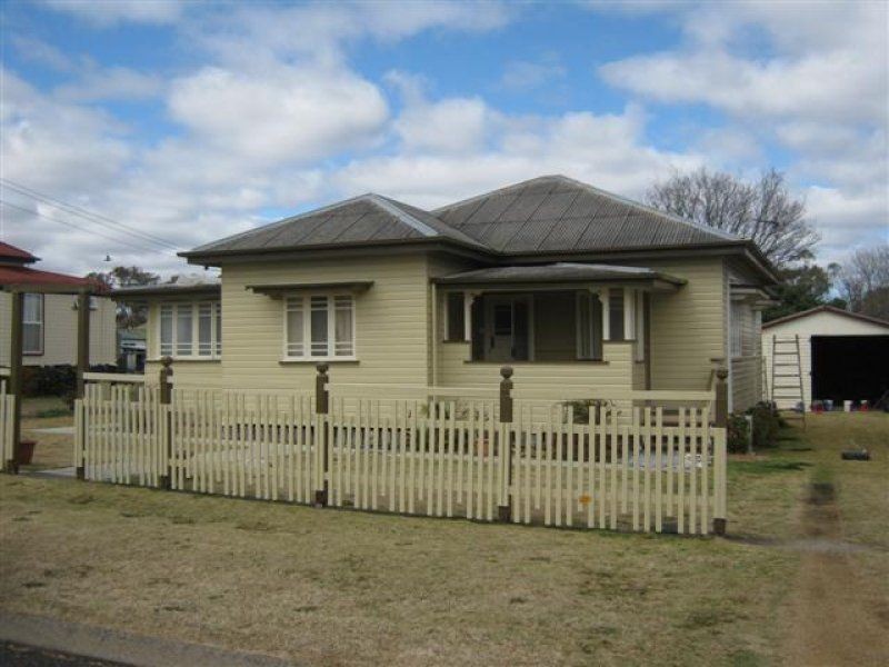 16 Cecil Street, Warwick QLD 4370