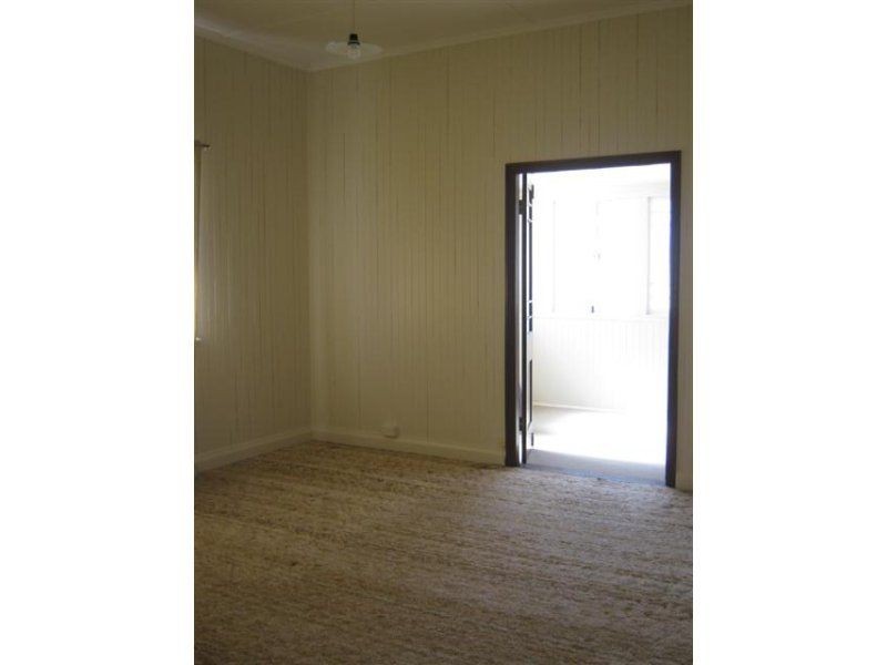 16 Cecil Street, Warwick QLD 4370