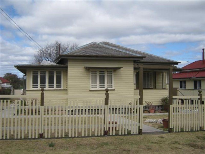 16 Cecil Street, Warwick QLD 4370