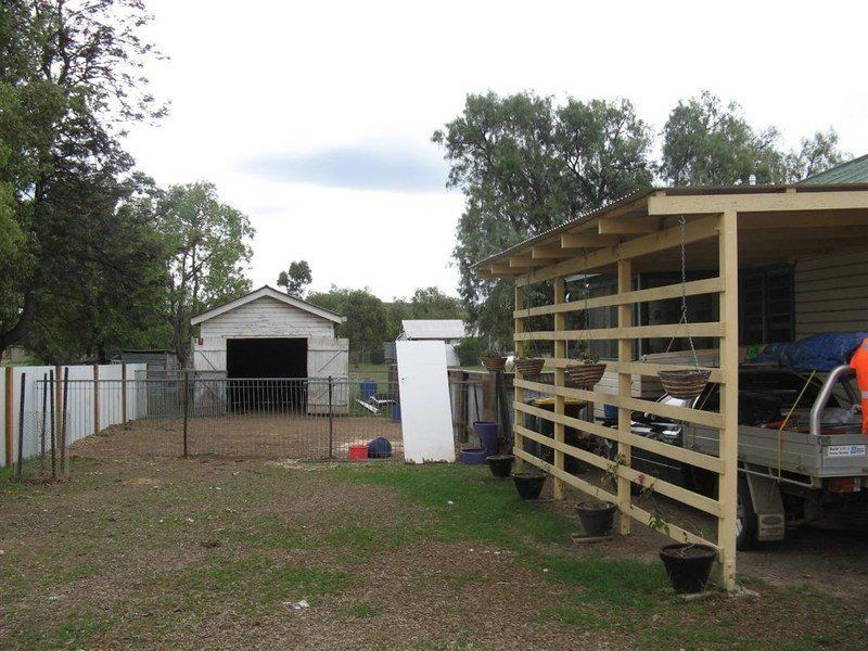 11 Dove Street, Leyburn QLD 4365