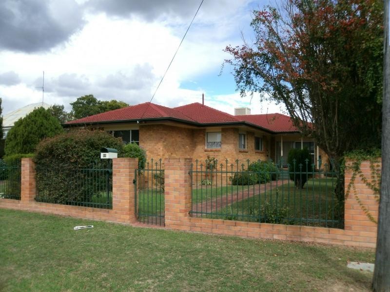 28 Locke Street, Warwick QLD 4370