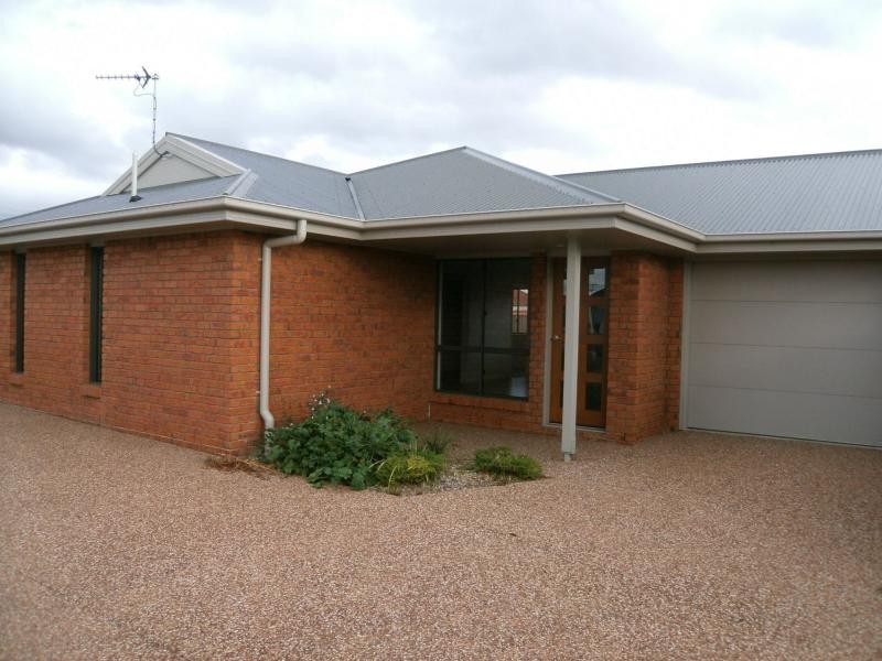 Unit 4/22 Stewart Avenue, Warwick QLD 4370