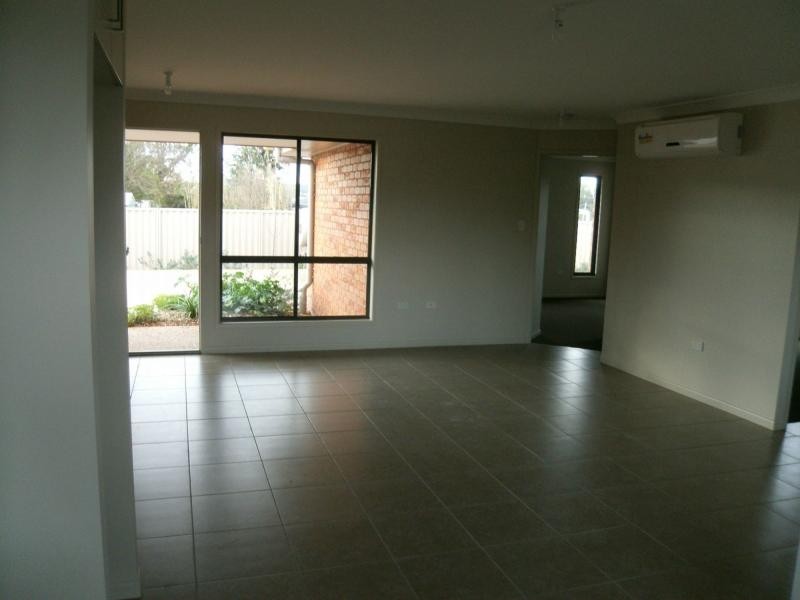 Unit 4/22 Stewart Avenue, Warwick QLD 4370