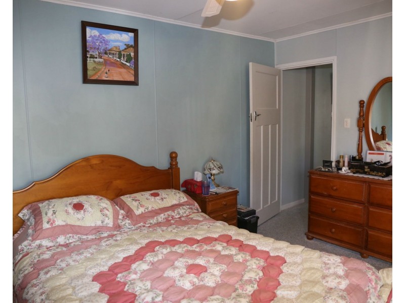 27 Lester Street, Pratten QLD 4370