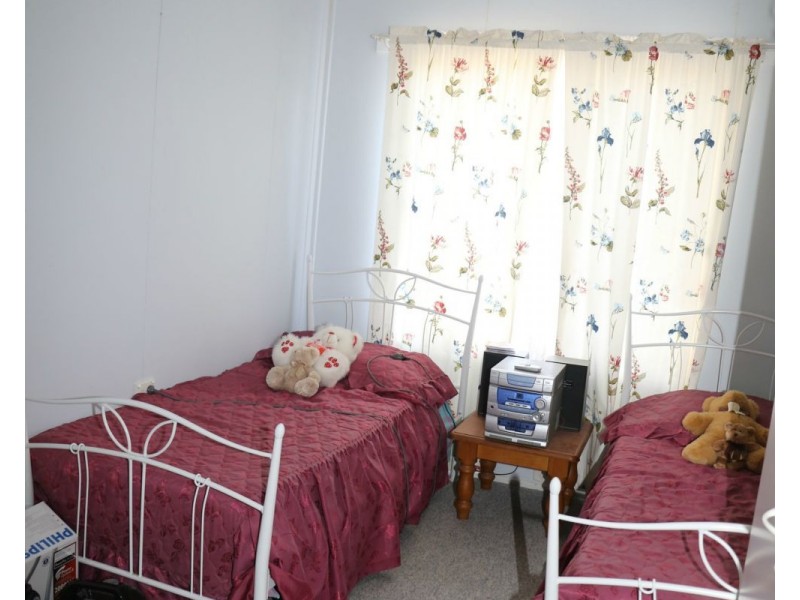 27 Lester Street, Pratten QLD 4370