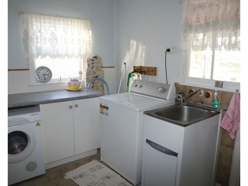 27 Lester Street, Pratten QLD 4370