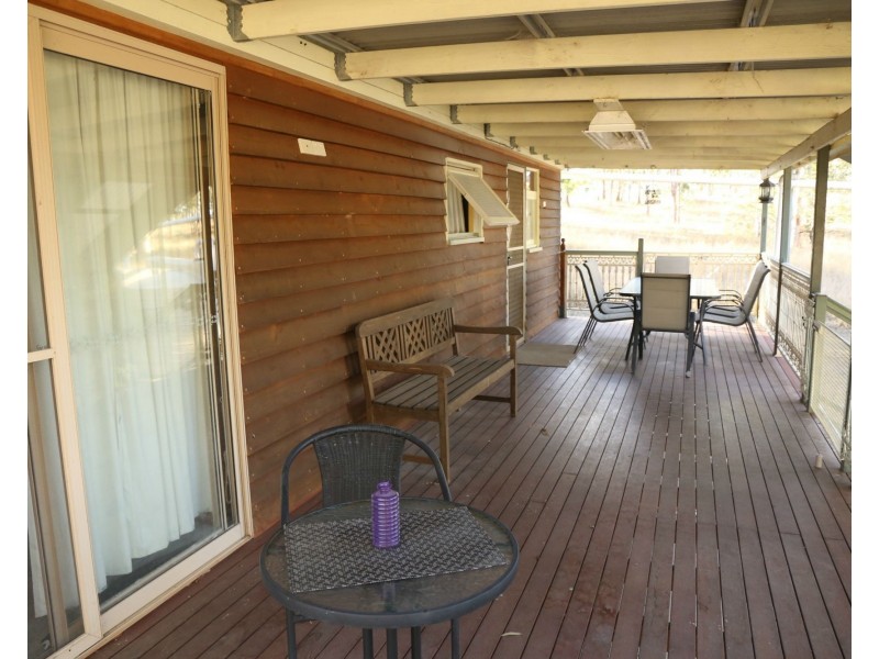 27 Lester Street, Pratten QLD 4370